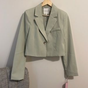 NWT Avec Les Filles cropped blazer